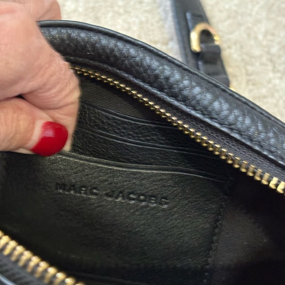 Marc Jacobs Women Black
The Softshot 17 Leather Crossbody - Picture 5 of 10